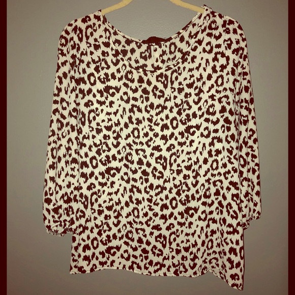 Tops - Leopard print top✨